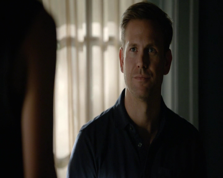 VampireDiaries-dot-nl_VampireDiaries-8x03YouDecidedThatIWasWorthSaving0805.jpg