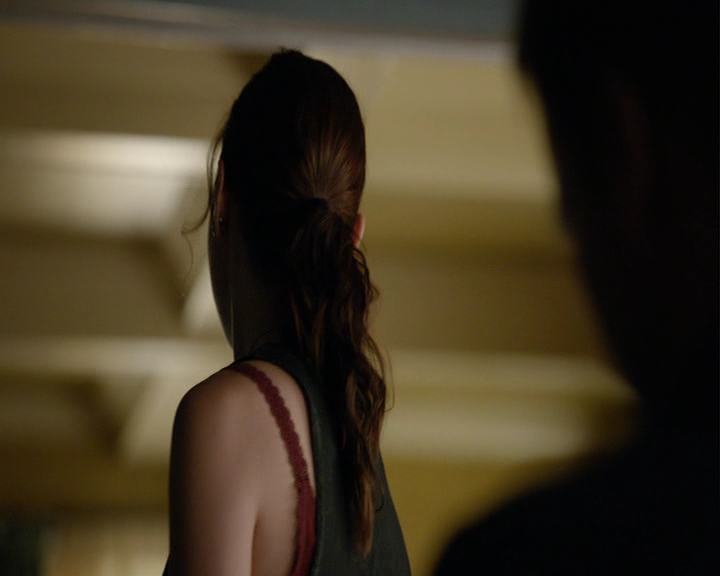 VampireDiaries-dot-nl_VampireDiaries-8x03YouDecidedThatIWasWorthSaving0822.jpg