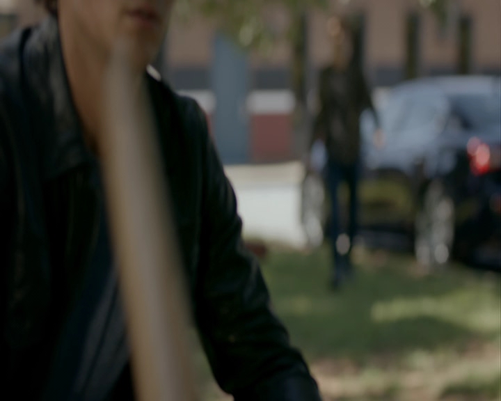 VampireDiaries-dot-nl_VampireDiaries-8x03YouDecidedThatIWasWorthSaving0826.jpg