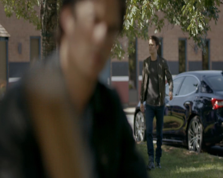VampireDiaries-dot-nl_VampireDiaries-8x03YouDecidedThatIWasWorthSaving0827.jpg