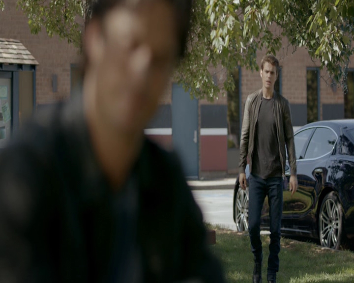VampireDiaries-dot-nl_VampireDiaries-8x03YouDecidedThatIWasWorthSaving0828.jpg