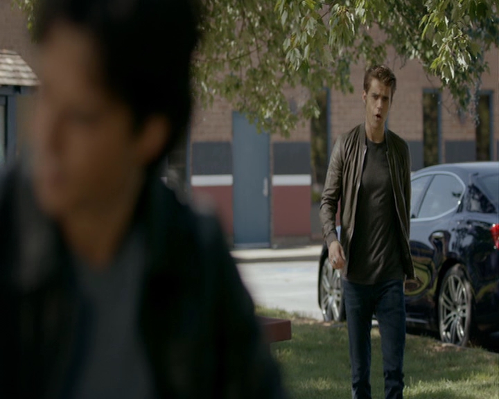 VampireDiaries-dot-nl_VampireDiaries-8x03YouDecidedThatIWasWorthSaving0830.jpg