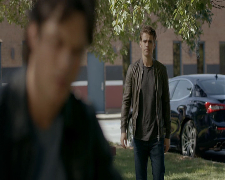 VampireDiaries-dot-nl_VampireDiaries-8x03YouDecidedThatIWasWorthSaving0831.jpg