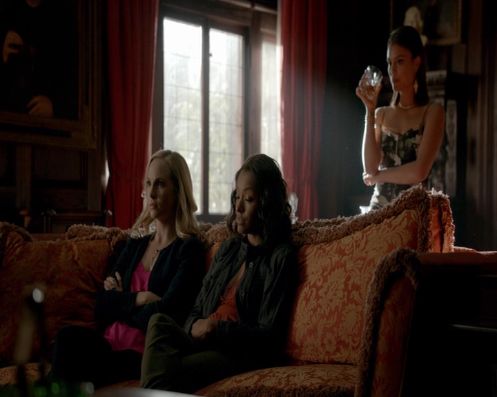 VampireDiaries-dot-nl_VampireDiaries-8x03YouDecidedThatIWasWorthSaving0891.jpg