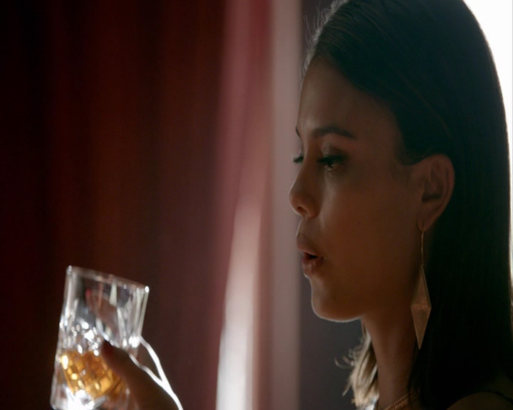 VampireDiaries-dot-nl_VampireDiaries-8x03YouDecidedThatIWasWorthSaving0892.jpg