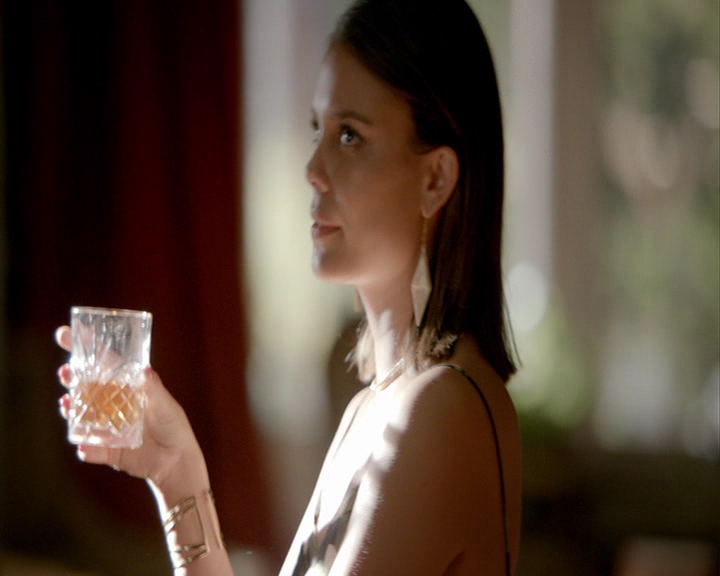 VampireDiaries-dot-nl_VampireDiaries-8x03YouDecidedThatIWasWorthSaving0895.jpg