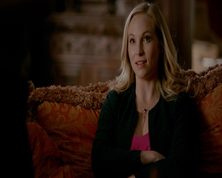 VampireDiaries-dot-nl_VampireDiaries-8x03YouDecidedThatIWasWorthSaving0906.jpg