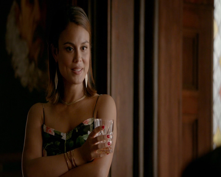 VampireDiaries-dot-nl_VampireDiaries-8x03YouDecidedThatIWasWorthSaving0914.jpg