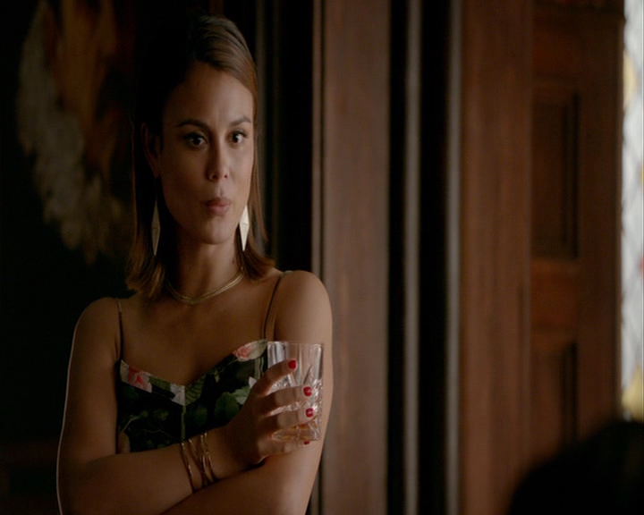 VampireDiaries-dot-nl_VampireDiaries-8x03YouDecidedThatIWasWorthSaving0915.jpg