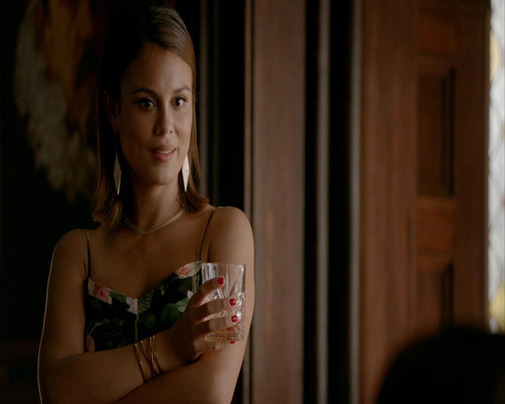VampireDiaries-dot-nl_VampireDiaries-8x03YouDecidedThatIWasWorthSaving0916.jpg