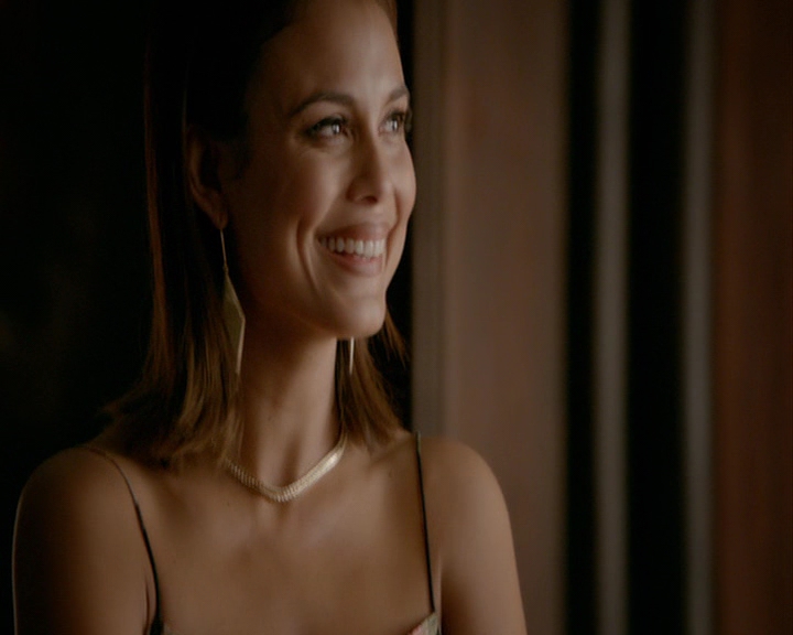 VampireDiaries-dot-nl_VampireDiaries-8x03YouDecidedThatIWasWorthSaving0929.jpg