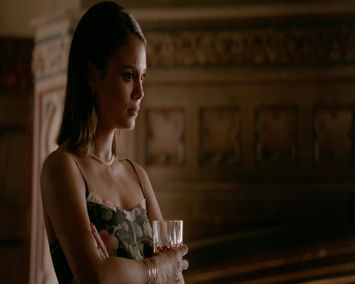 VampireDiaries-dot-nl_VampireDiaries-8x03YouDecidedThatIWasWorthSaving0969.jpg
