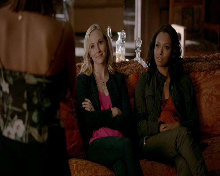 VampireDiaries-dot-nl_VampireDiaries-8x03YouDecidedThatIWasWorthSaving0981.jpg