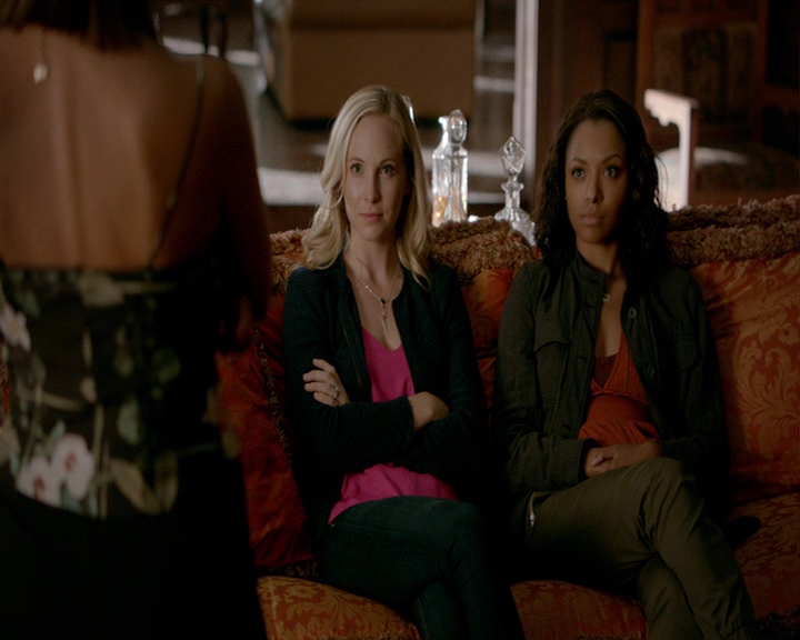 VampireDiaries-dot-nl_VampireDiaries-8x03YouDecidedThatIWasWorthSaving0984.jpg