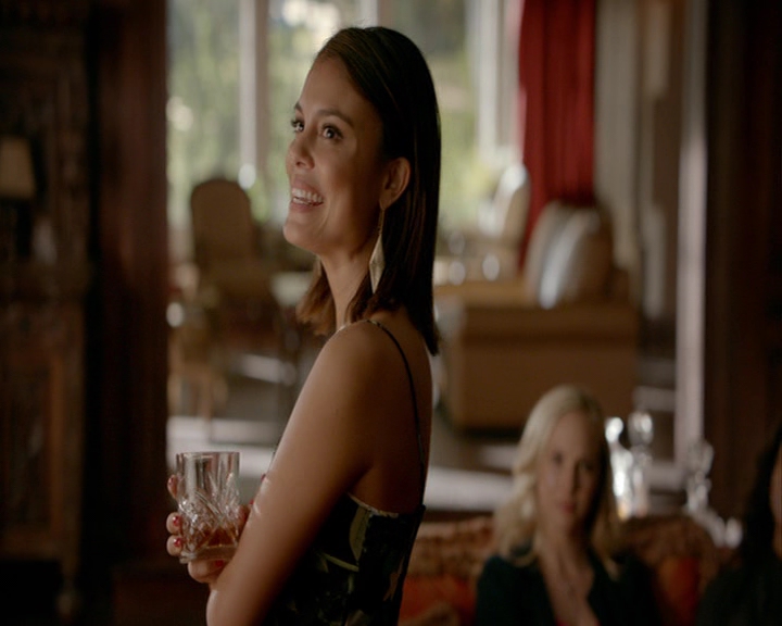 VampireDiaries-dot-nl_VampireDiaries-8x03YouDecidedThatIWasWorthSaving0989.jpg
