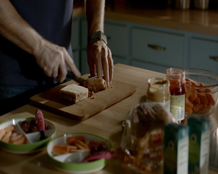 VampireDiaries-dot-nl_VampireDiaries-8x03YouDecidedThatIWasWorthSaving1025.jpg