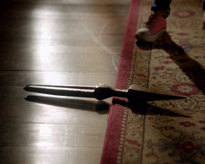 VampireDiaries-dot-nl_VampireDiaries-8x03YouDecidedThatIWasWorthSaving1039.jpg