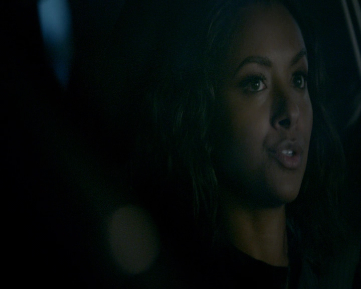 VampireDiaries-dot-nl_VampireDiaries-8x03YouDecidedThatIWasWorthSaving1098.jpg