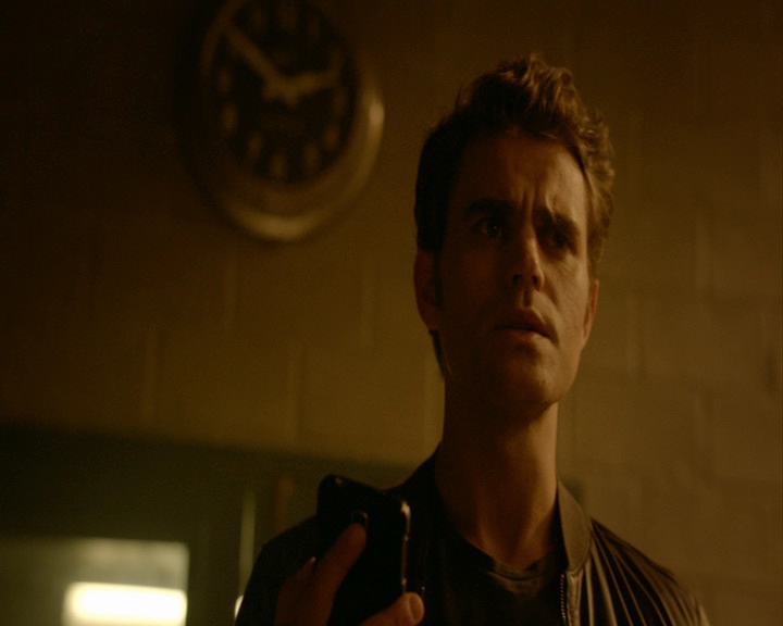 VampireDiaries-dot-nl_VampireDiaries-8x03YouDecidedThatIWasWorthSaving1113.jpg
