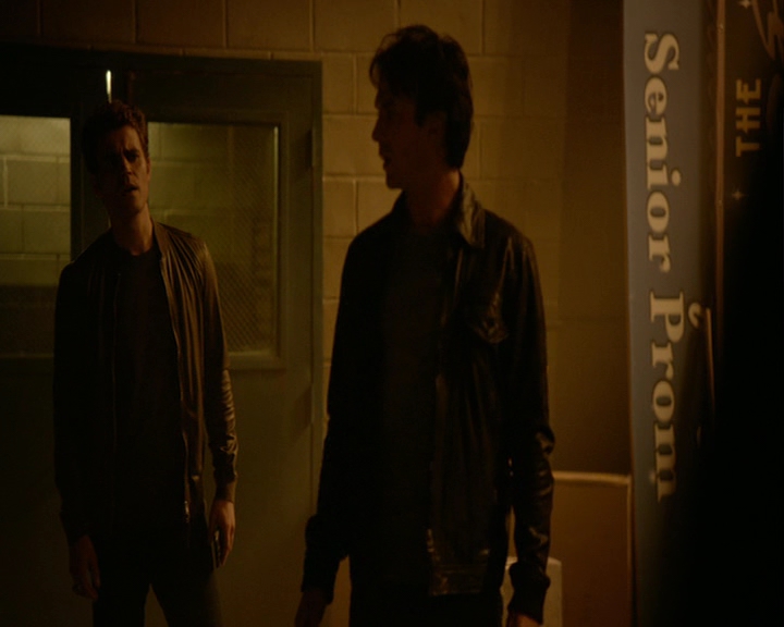 VampireDiaries-dot-nl_VampireDiaries-8x03YouDecidedThatIWasWorthSaving1117.jpg