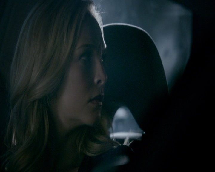 VampireDiaries-dot-nl_VampireDiaries-8x03YouDecidedThatIWasWorthSaving1201.jpg