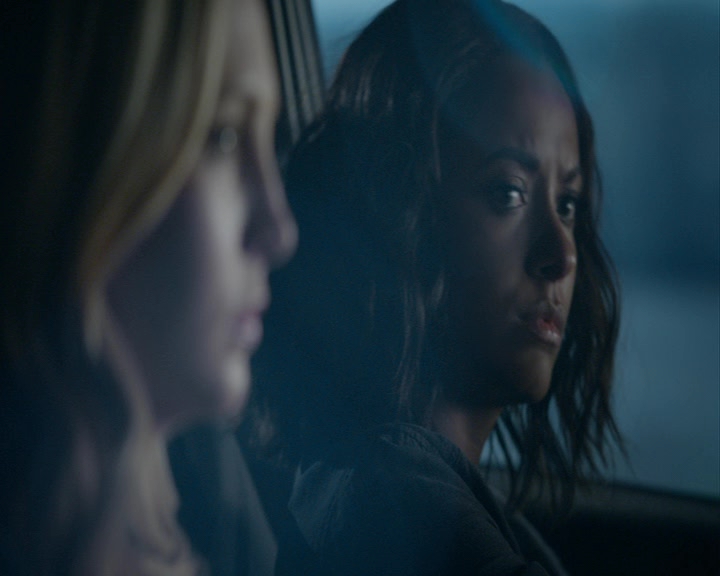 VampireDiaries-dot-nl_VampireDiaries-8x03YouDecidedThatIWasWorthSaving1207.jpg