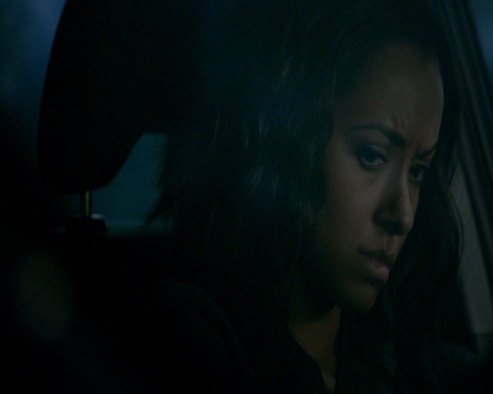 VampireDiaries-dot-nl_VampireDiaries-8x03YouDecidedThatIWasWorthSaving1211.jpg