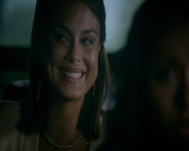 VampireDiaries-dot-nl_VampireDiaries-8x03YouDecidedThatIWasWorthSaving1213.jpg