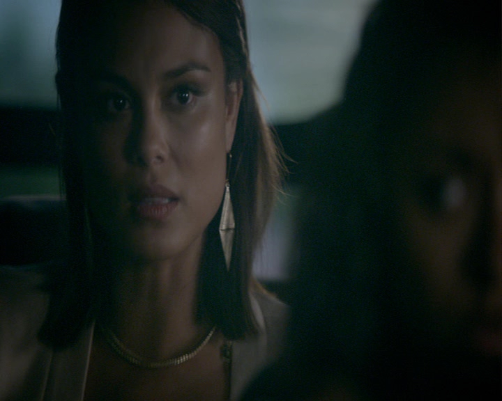 VampireDiaries-dot-nl_VampireDiaries-8x03YouDecidedThatIWasWorthSaving1219.jpg