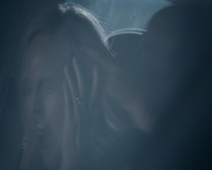VampireDiaries-dot-nl_VampireDiaries-8x03YouDecidedThatIWasWorthSaving1241.jpg