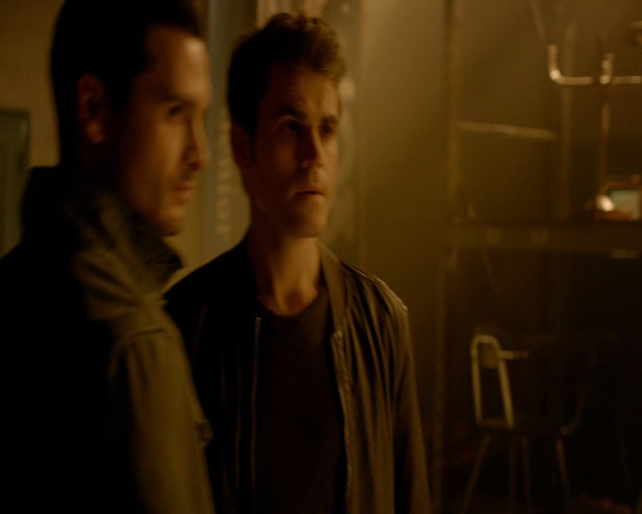 VampireDiaries-dot-nl_VampireDiaries-8x03YouDecidedThatIWasWorthSaving1259.jpg