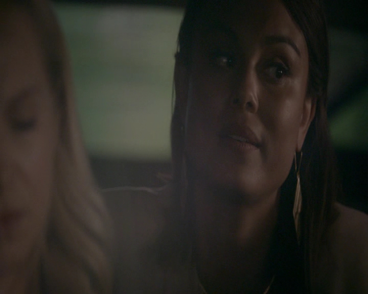 VampireDiaries-dot-nl_VampireDiaries-8x03YouDecidedThatIWasWorthSaving1273.jpg