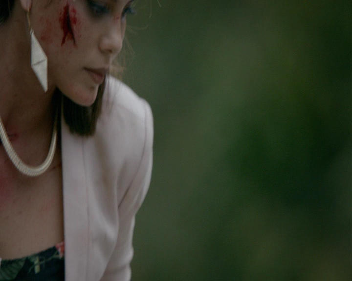 VampireDiaries-dot-nl_VampireDiaries-8x03YouDecidedThatIWasWorthSaving1369.jpg