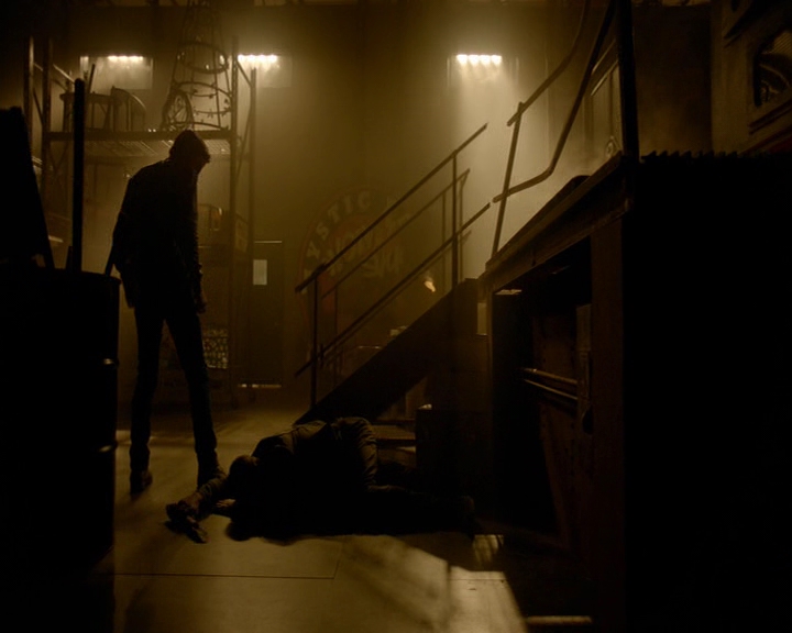 VampireDiaries-dot-nl_VampireDiaries-8x03YouDecidedThatIWasWorthSaving1471.jpg