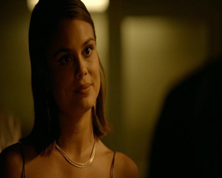 VampireDiaries-dot-nl_VampireDiaries-8x03YouDecidedThatIWasWorthSaving1648.jpg