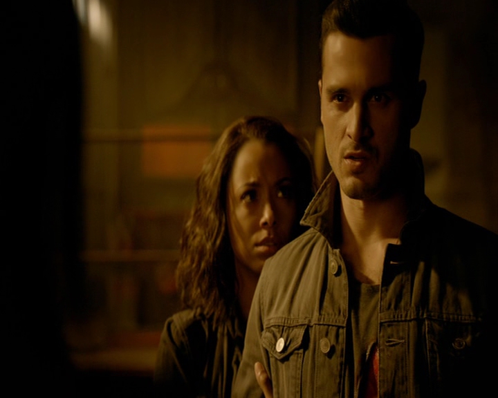 VampireDiaries-dot-nl_VampireDiaries-8x03YouDecidedThatIWasWorthSaving1656.jpg
