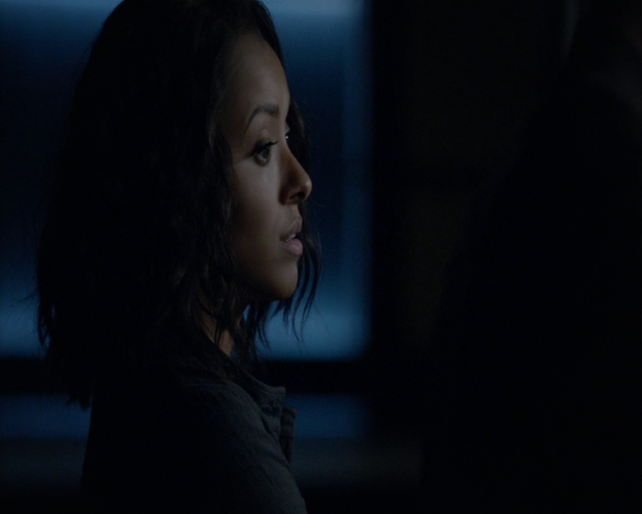 VampireDiaries-dot-nl_VampireDiaries-8x03YouDecidedThatIWasWorthSaving1899.jpg