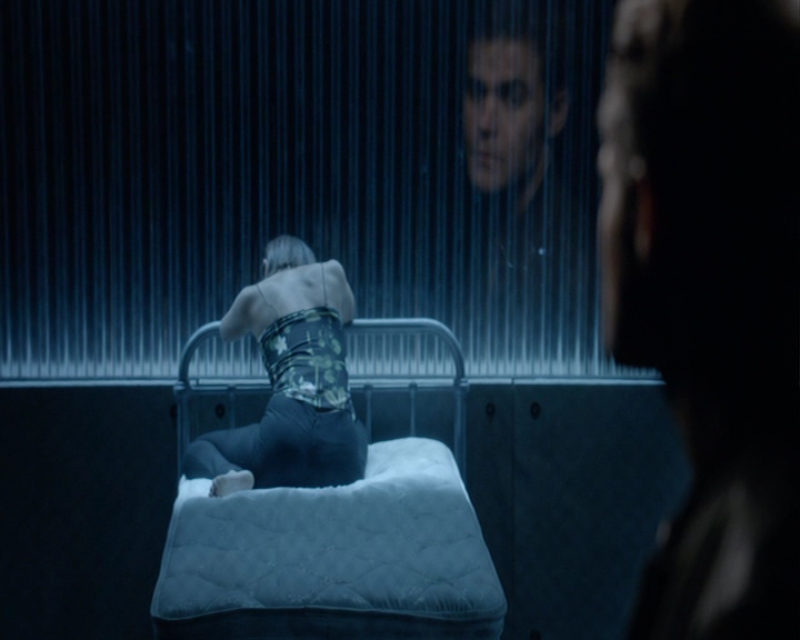 VampireDiaries-dot-nl_VampireDiaries-8x03YouDecidedThatIWasWorthSaving1966.jpg