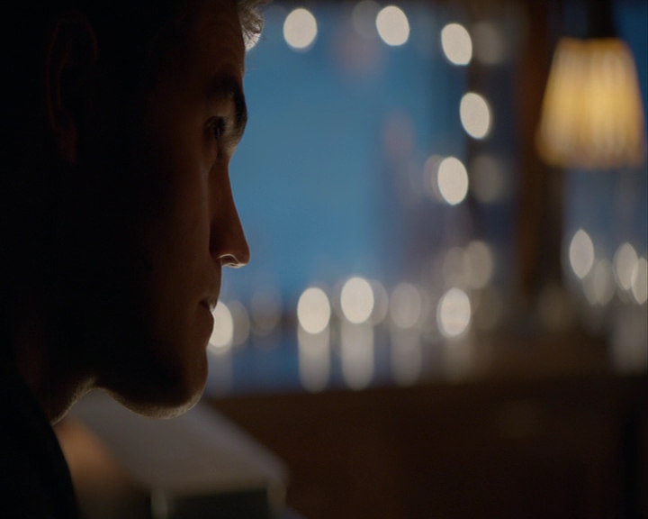 VampireDiaries-dot-nl_VampireDiaries-8x03YouDecidedThatIWasWorthSaving2004.jpg