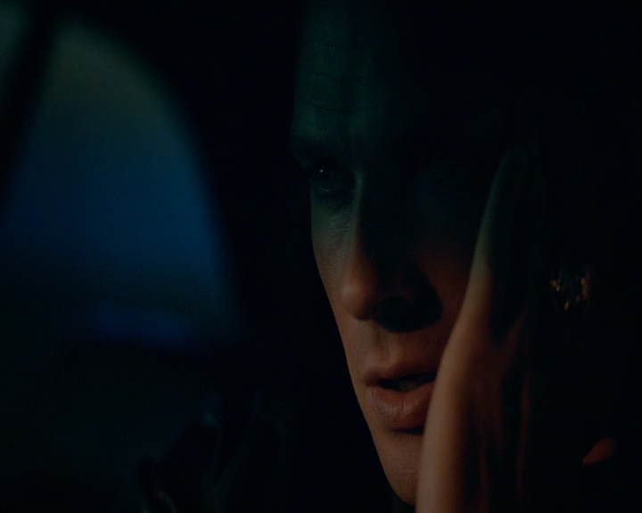 VampireDiaries-dot-nl_VampireDiaries-8x03YouDecidedThatIWasWorthSaving2076.jpg