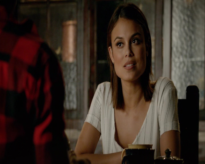 VampireDiaries-dot-nl_VampireDiaries-8x03YouDecidedThatIWasWorthSaving2110.jpg