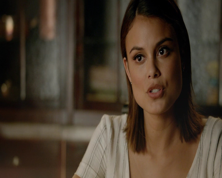 VampireDiaries-dot-nl_VampireDiaries-8x03YouDecidedThatIWasWorthSaving2119.jpg