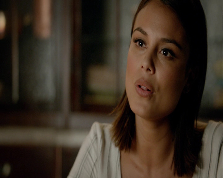 VampireDiaries-dot-nl_VampireDiaries-8x03YouDecidedThatIWasWorthSaving2128.jpg