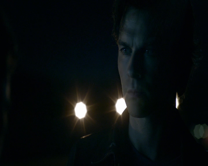 VampireDiaries-dot-nl_VampireDiaries-8x03YouDecidedThatIWasWorthSaving2218.jpg