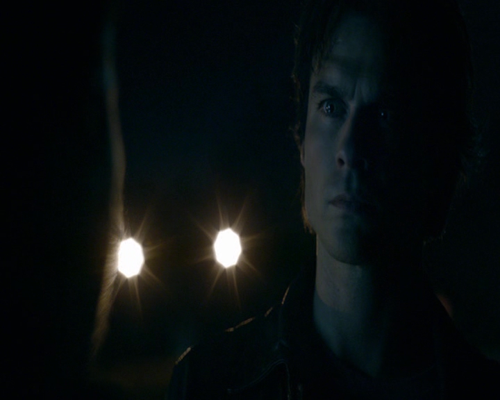 VampireDiaries-dot-nl_VampireDiaries-8x03YouDecidedThatIWasWorthSaving2222.jpg