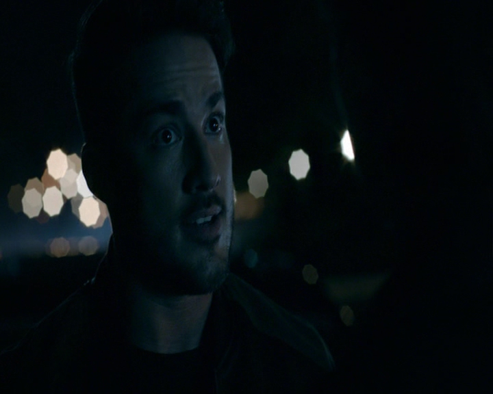 VampireDiaries-dot-nl_VampireDiaries-8x03YouDecidedThatIWasWorthSaving2223.jpg