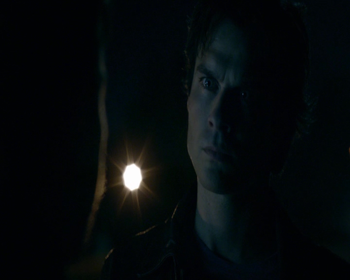 VampireDiaries-dot-nl_VampireDiaries-8x03YouDecidedThatIWasWorthSaving2229.jpg