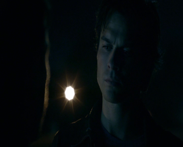 VampireDiaries-dot-nl_VampireDiaries-8x03YouDecidedThatIWasWorthSaving2230.jpg