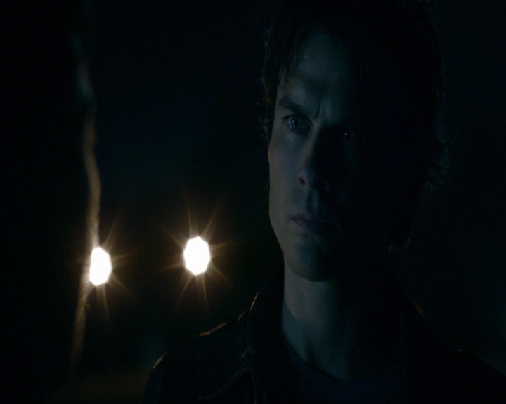 VampireDiaries-dot-nl_VampireDiaries-8x03YouDecidedThatIWasWorthSaving2231.jpg
