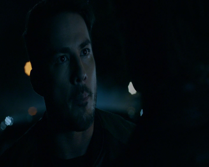 VampireDiaries-dot-nl_VampireDiaries-8x03YouDecidedThatIWasWorthSaving2233.jpg